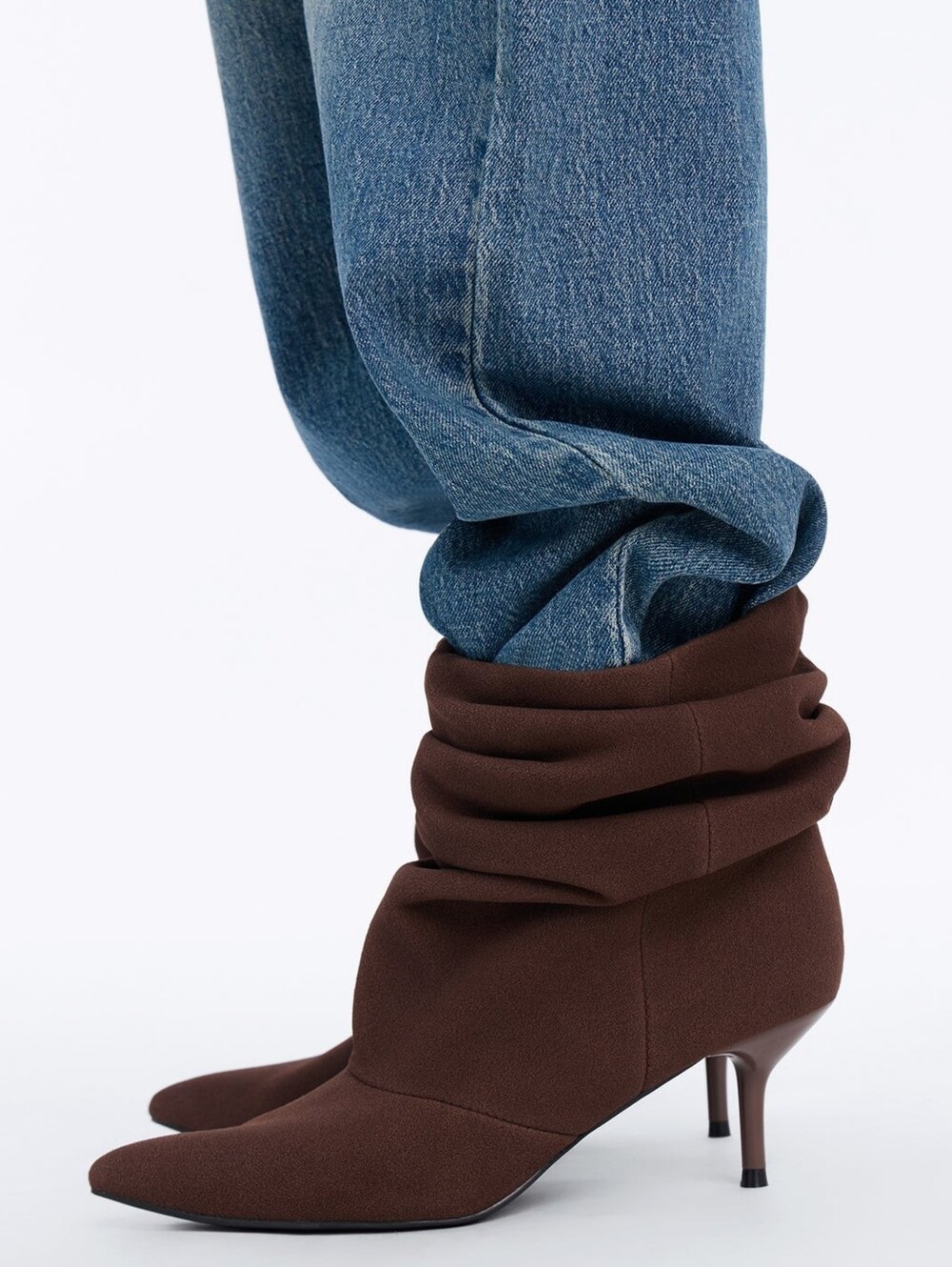 Elegant suede ankle boots with drape